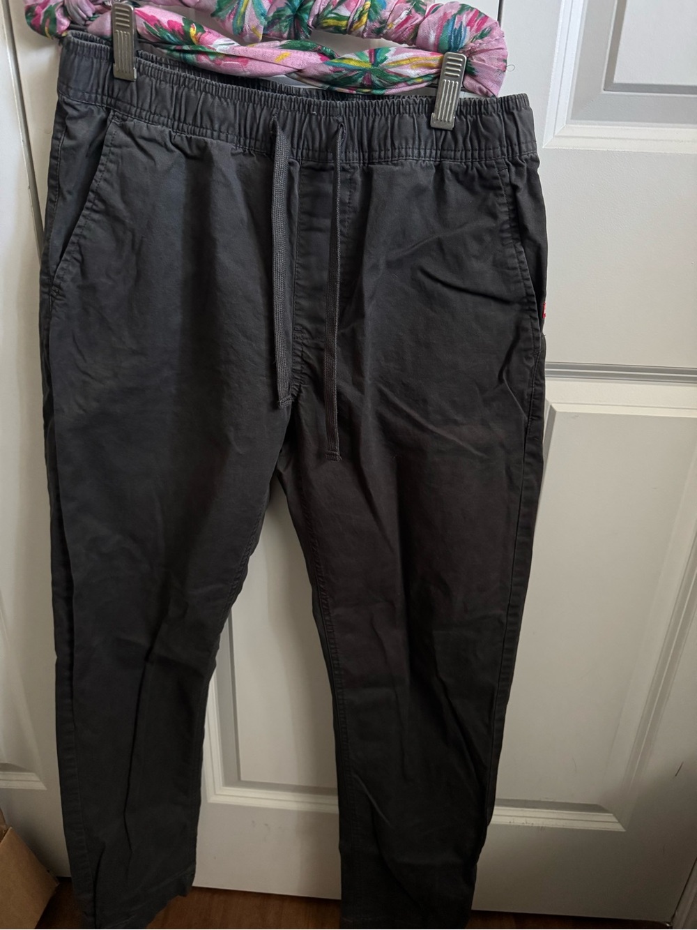 ⭐️2 for $20⭐️
Quiksilver Men's Drawstring Chinos in Charcoal